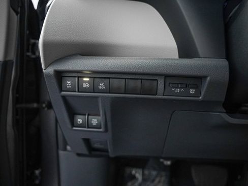 Used 2024 Toyota Sienna Limited image 23