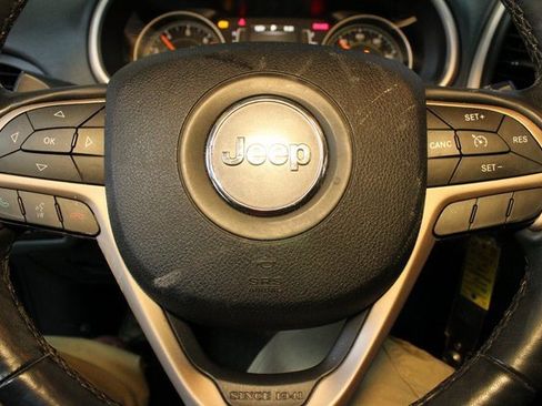 Used 2016 Jeep Cherokee Latitude w/ Cold Weather Group image 19