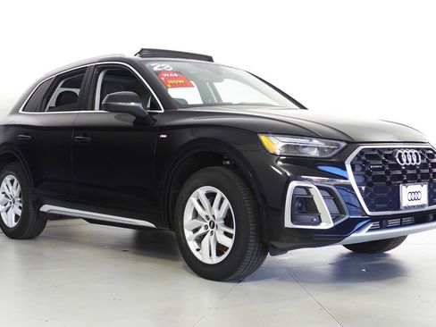 Used 2023 Audi Q5 2.0T Premium w/ Convenience Package image 4