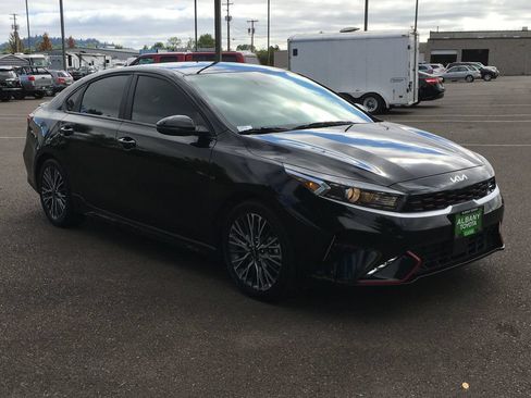 Used 2023 Kia Forte GT-Line w/ GT-Line Premium Package FWD image 9