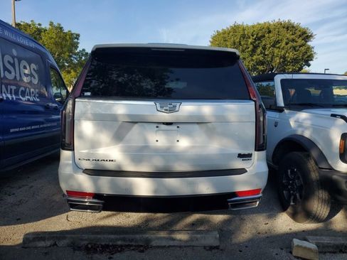 Used 2023 Cadillac Escalade Premium Luxury Platinum image 4