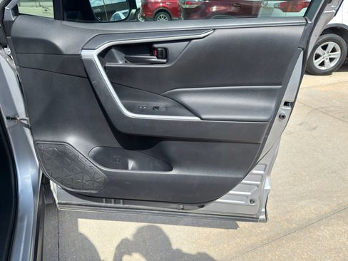 Used 2021 Toyota RAV4 LE AWD/4WD image 28