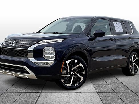 Used 2024 Mitsubishi Outlander SE Black Edition image 1