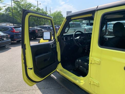 New 2023 Jeep Gladiator Sport image 14