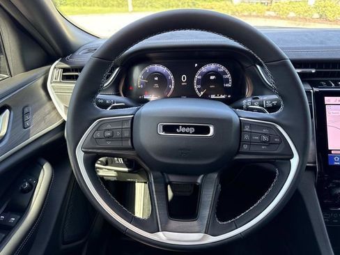 New 2025 Jeep Grand Cherokee Limited w/ Black Appearance Package image 14