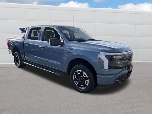 Used 2023 Ford F150 Lightning XLT image 9