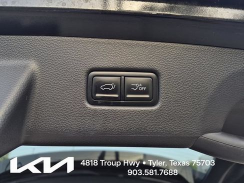 Certified 2025 Kia Carnival EX FWD image 9