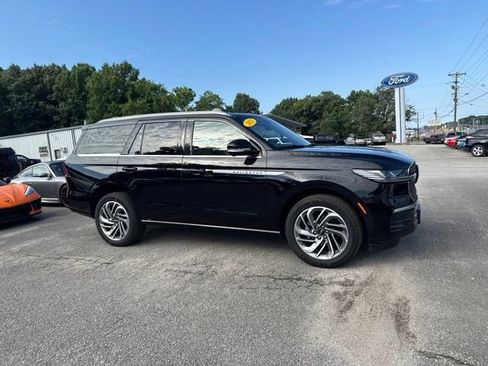 Used 2025 Lincoln Navigator Reserve AWD/4WD image 14