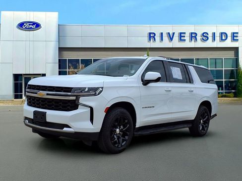 Used 2021 Chevrolet Suburban LS image 3