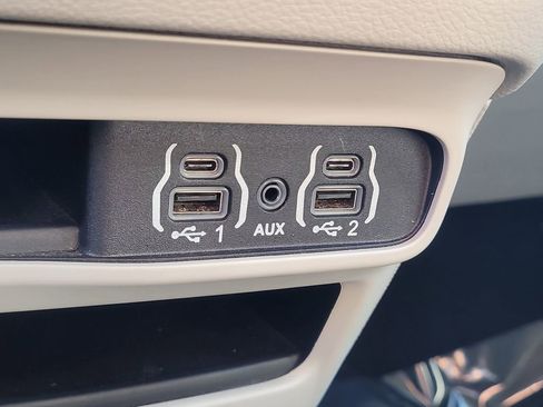 Certified 2024 Chrysler Pacifica Touring-L FWD image 25
