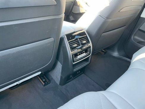 Used 2026 BMW X7 xDrive40i w/ Premium Package image 8