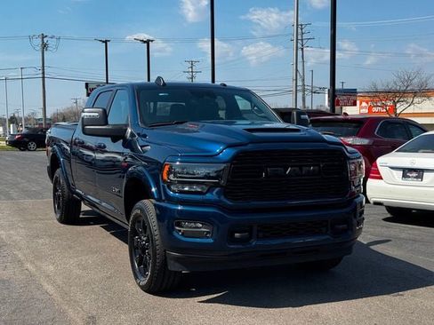 Used 2024 RAM 3500 Limited AWD/4WD image 3