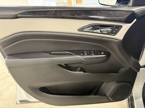 Used 2016 Cadillac SRX Luxury image 7