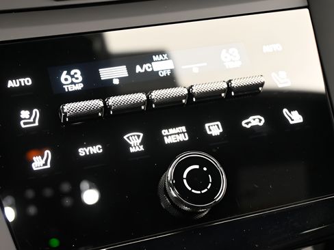 Certified 2025 Porsche Macan 4 Electric AWD/4WD image 15