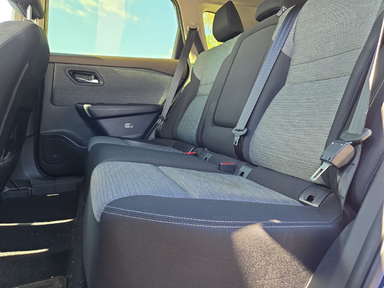 Used 2023 Nissan Rogue SV FWD image 21