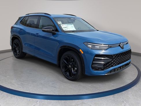 New 2026 Volkswagen Tiguan SE R-Line FWD image 3
