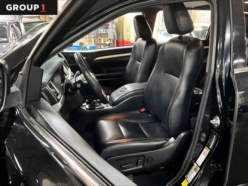 Used 2018 Toyota Highlander XLE image 7