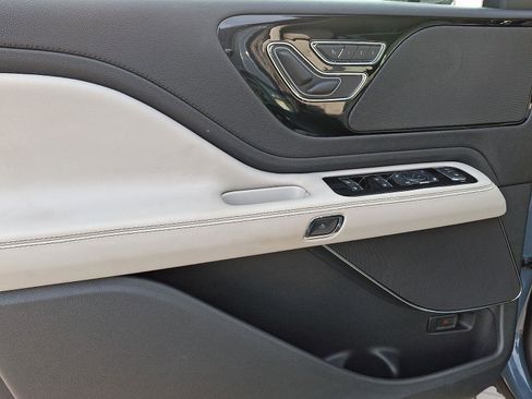 New 2026 Lincoln Aviator AWD image 11