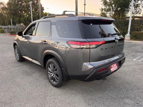 New 2025 Nissan Pathfinder SV image 5