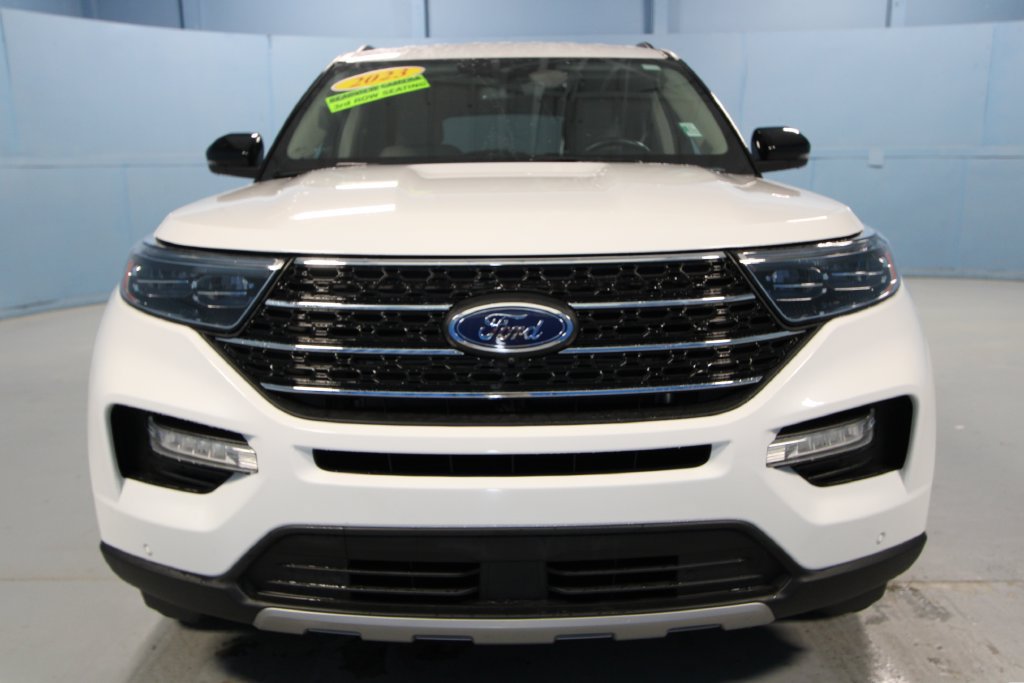 Used 2023 Ford Explorer XLT w/ Equipment Group 202A AWD/4WD image 28