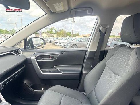 Used 2025 Toyota RAV4 XLE FWD image 15