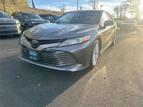 Used 2019 Toyota Camry XLE image 12