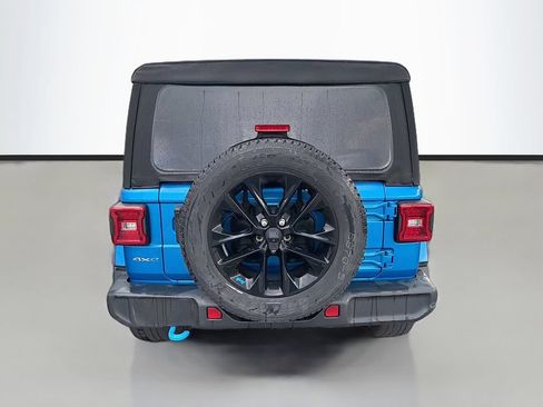Used 2022 Jeep Wrangler Unlimited Sahara w/ Cold Weather Group AWD/4WD image 7