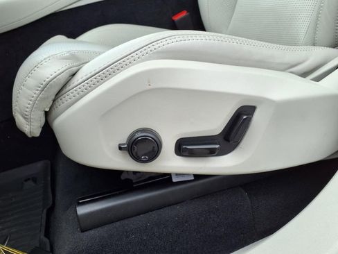 Used 2025 Volvo XC90 T8 Ultra w/ Protection Package Premier image 4