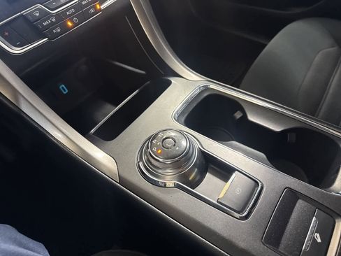 Used 2017 Ford Fusion SE w/ Fusion SE Technology Package image 25