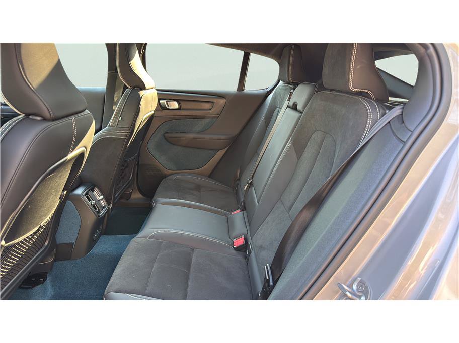 Used 2023 Volvo C40 P8 Recharge Ultimate AWD/4WD image 11