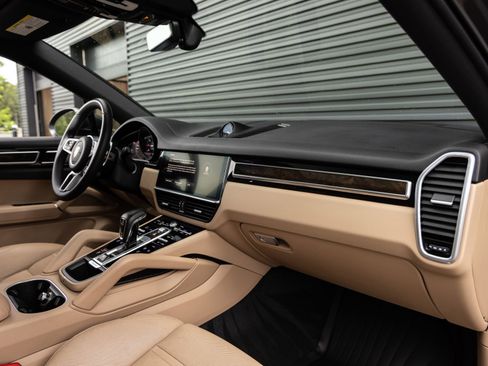 Certified 2022 Porsche Cayenne Coupe AWD/4WD image 36