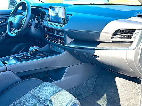 Certified 2025 Nissan Rogue SV image 22