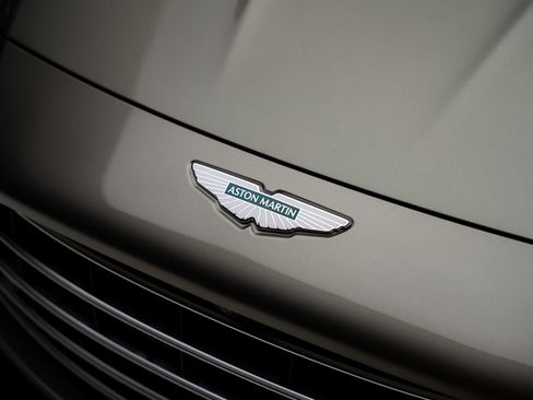 Used 2025 Aston Martin V8 Vantage Coupe RWD image 13