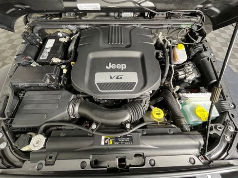 Used 2018 Jeep Wrangler Unlimited Rubicon w/ Cold Weather Group image 21
