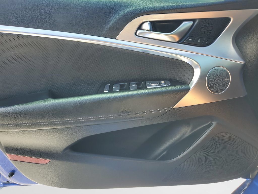 Used 2020 Genesis G70 3.3T RWD image 20