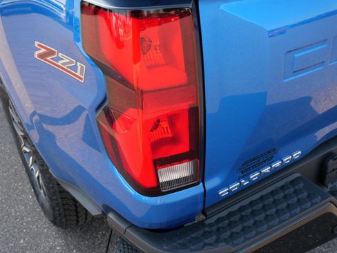Used 2023 Chevrolet Colorado Z71 w/ Z71 Convenience Package 2 AWD/4WD image 19