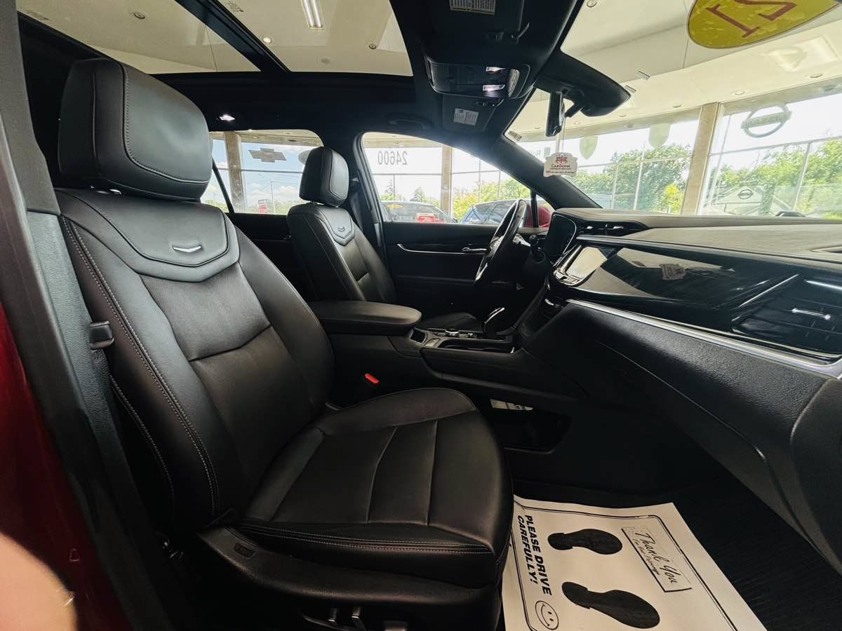 Used 2021 Cadillac XT6 Premium Luxury AWD/4WD image 39