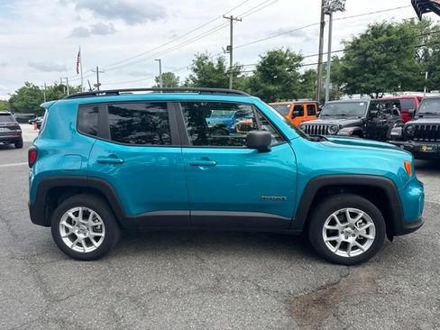 Used 2022 Jeep Renegade Latitude w/ Convenience Group AWD/4WD image 14