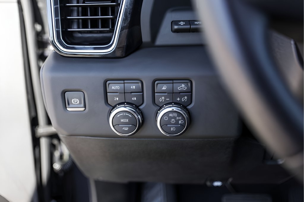 Used 2025 GMC Sierra 3500 Denali Ultimate AWD/4WD image 18