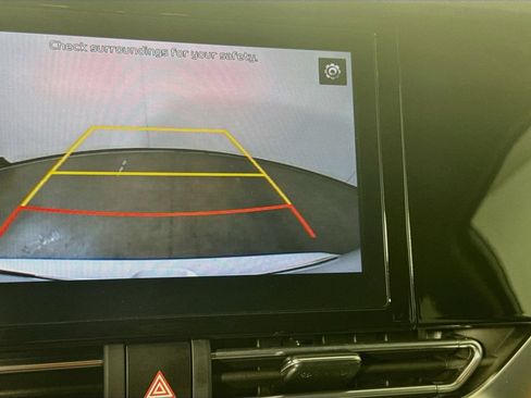 Used 2022 Kia Niro EX FWD image 13