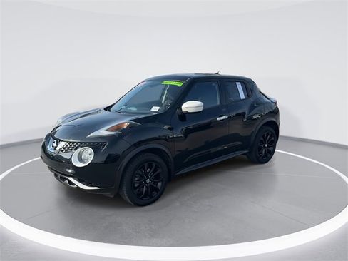 Used 2017 Nissan Juke SV image 3