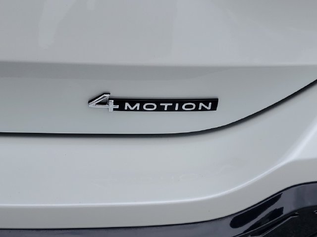 Used 2025 Volkswagen Tiguan SE R-Line AWD/4WD image 13