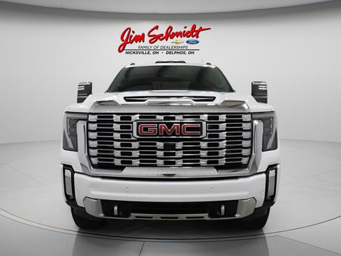Used 2025 GMC Sierra 2500 Denali w/ Denali Reserve Package AWD/4WD image 3