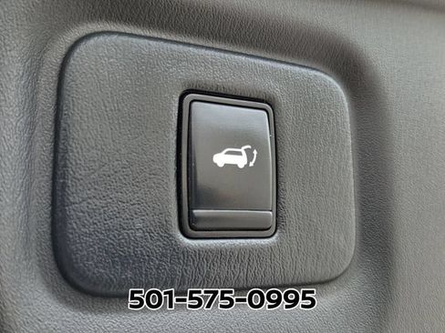Used 2020 Nissan Pathfinder SL AWD/4WD image 17