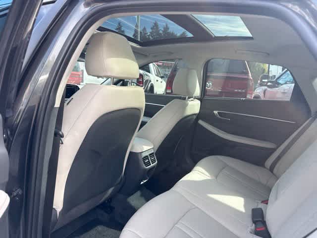 Used 2023 Hyundai Sonata Limited w/ Cargo Package FWD image 11