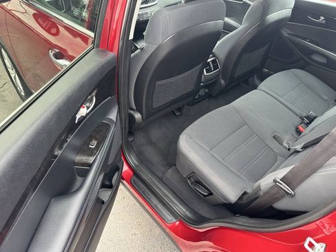 Used 2016 Kia Sorento AWD image 7
