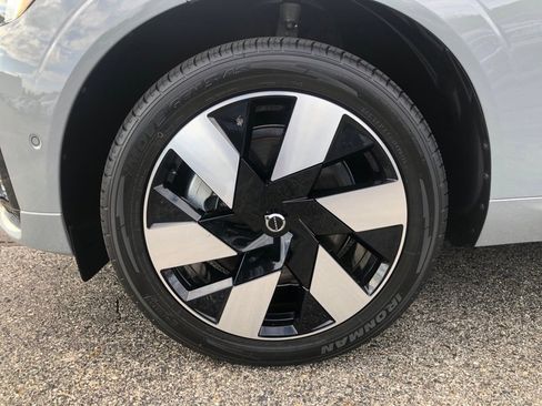 Used 2025 Volvo XC60 T8 Plus w/ Protection Package Premier image 9