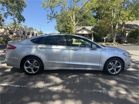 Used 2013 Ford Fusion SE FWD image 8