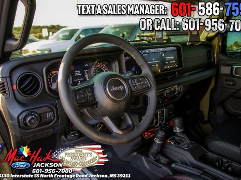 Used 2025 Jeep Wrangler Unlimited Rubicon w/ XTREMEE 35" Tire Package image 12