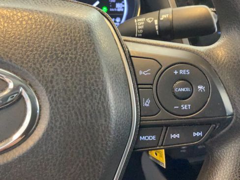 Used 2019 Toyota Camry LE FWD image 18